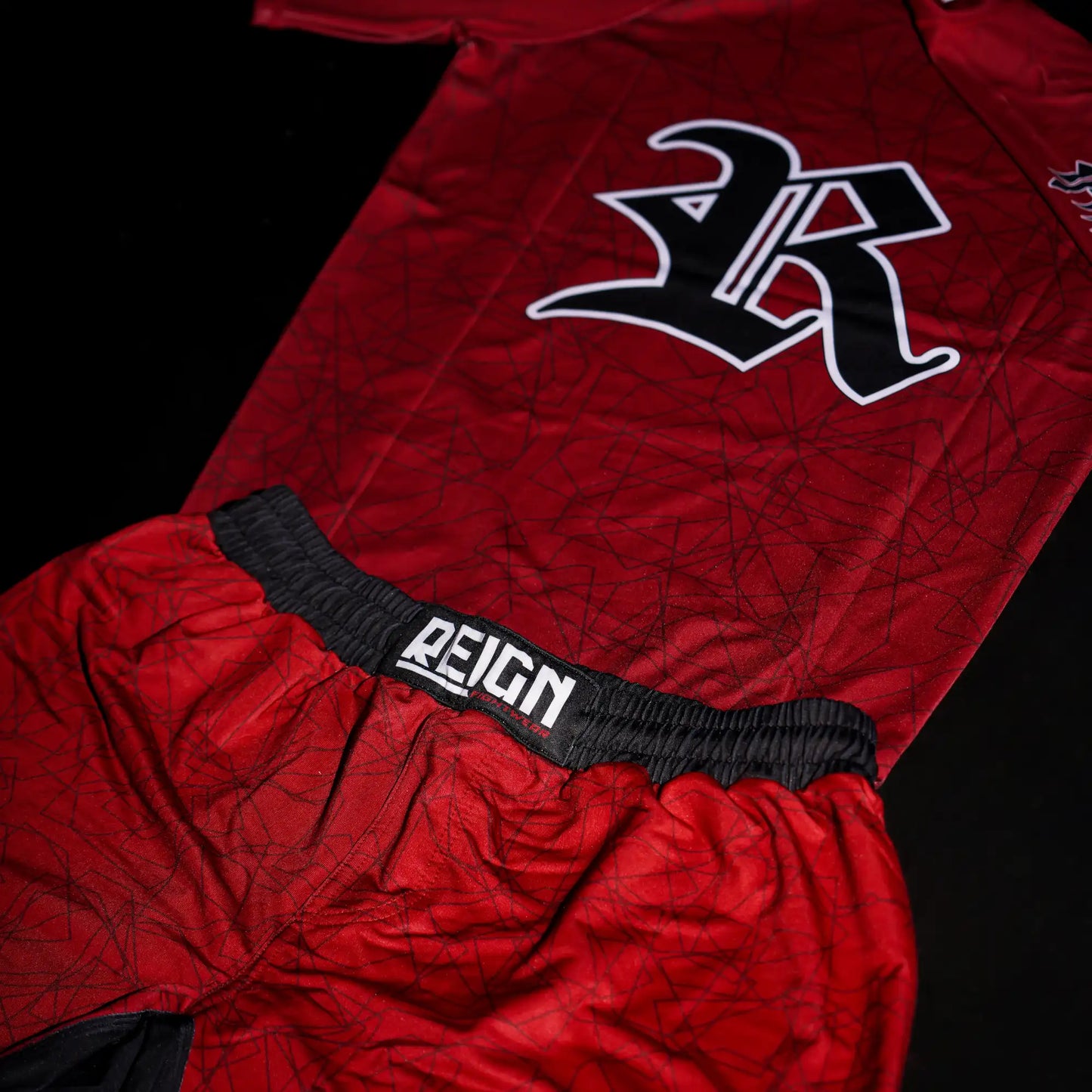 Rashguard Reign Fightwear rouge, modèle technique pour sports de combat